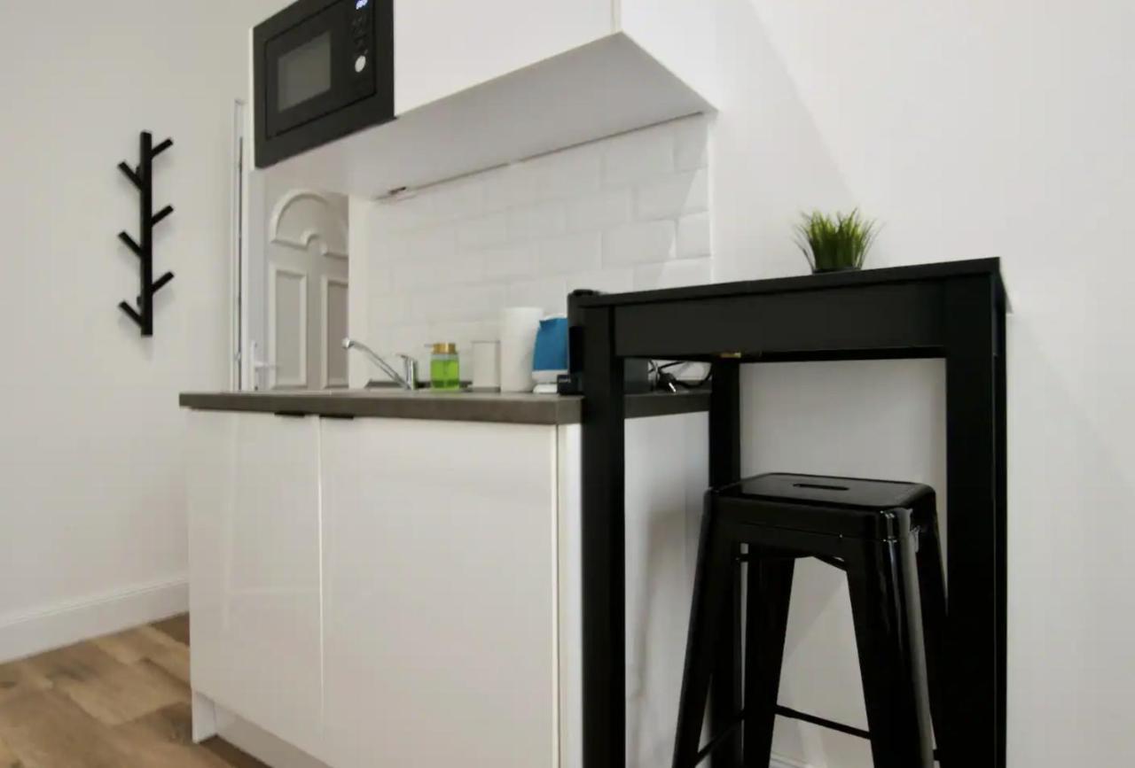 Studio By Hi5- In Downtown Apartment *