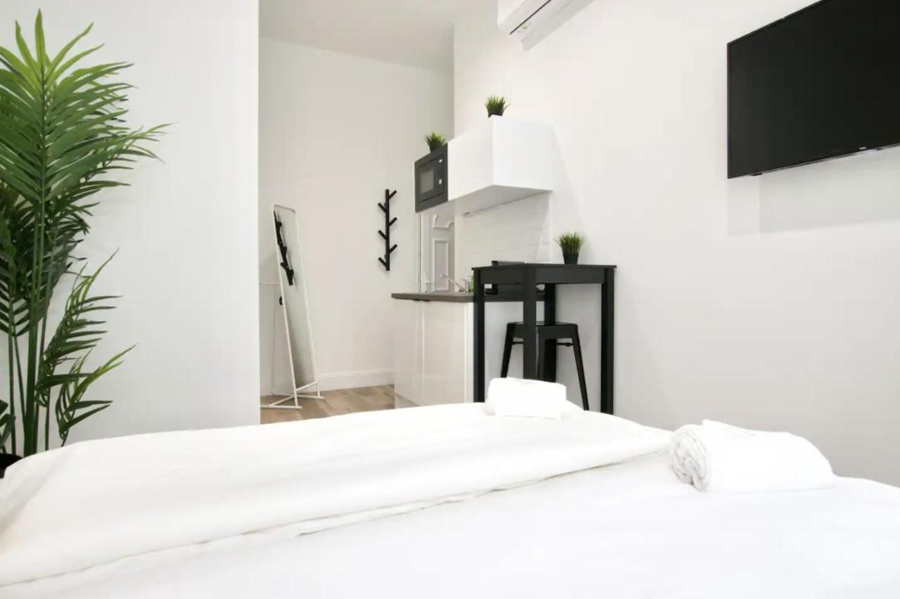 Studio By Hi5- In Downtown Apartment
